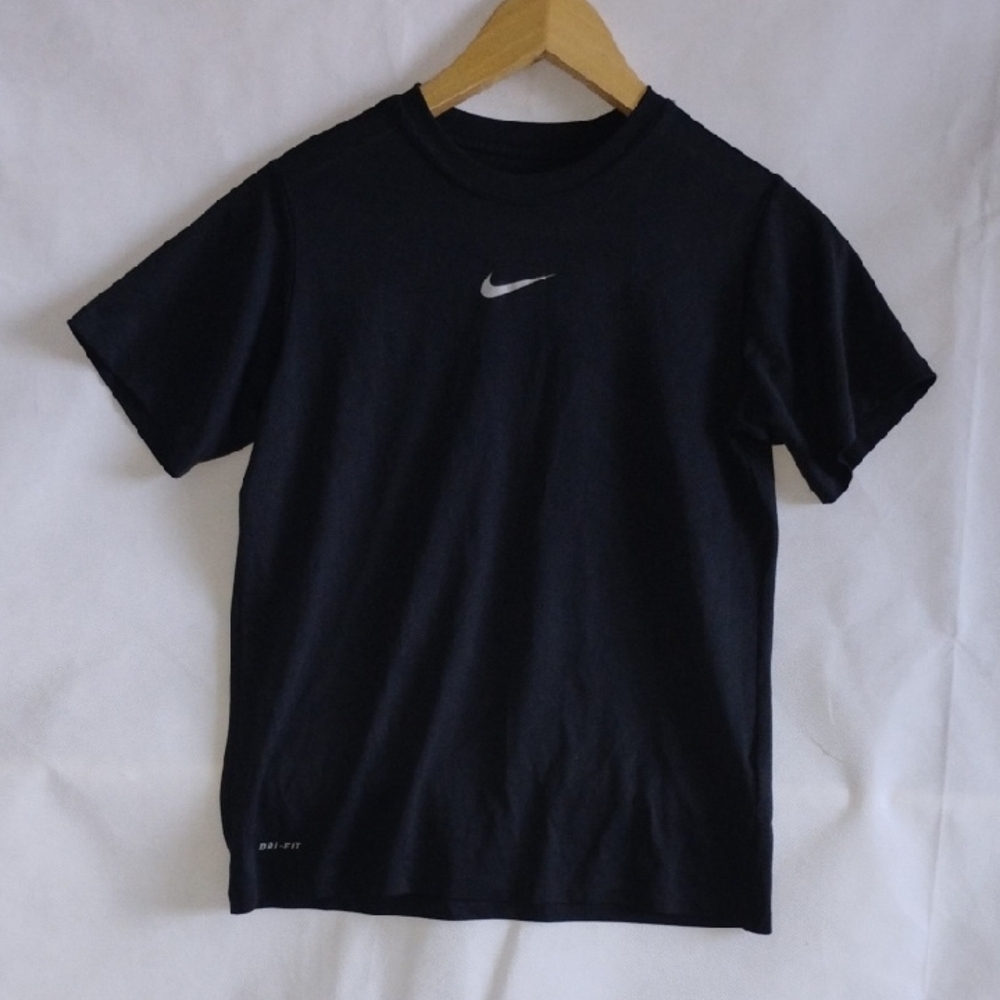Nike Black Tee with Silver Swoosh Boys Junior Size M
